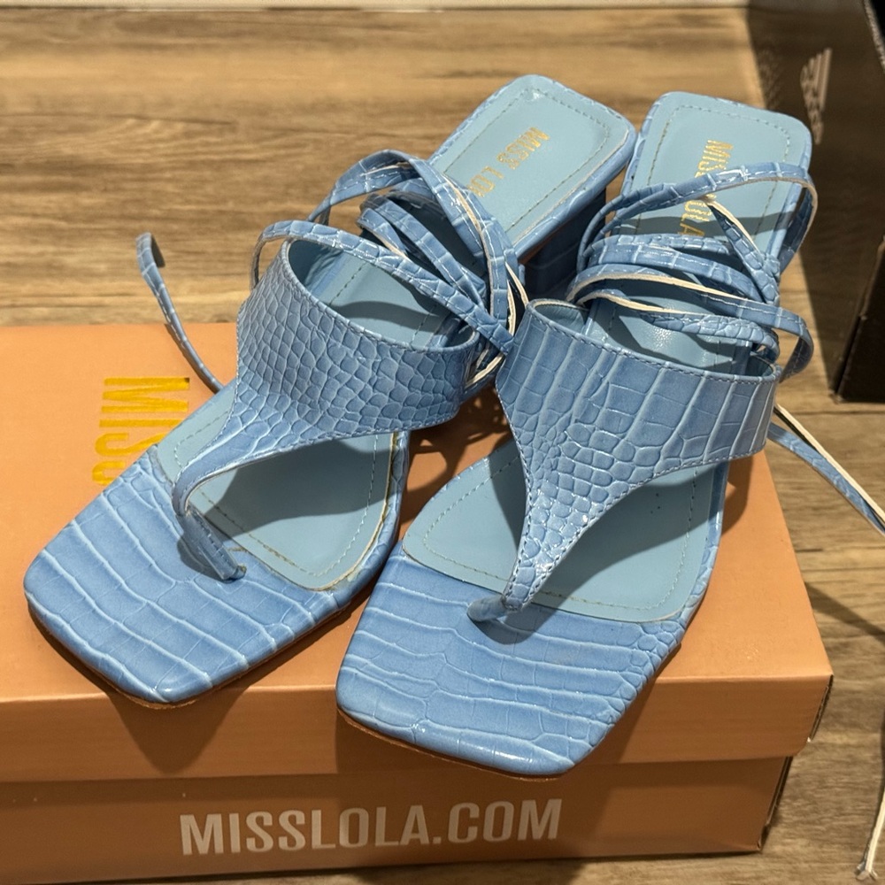 Strap heel